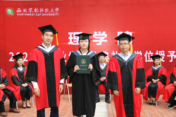 学位授予（第二组）.jpg