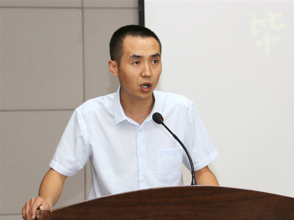 教师代表杨斌副教授发言.jpg