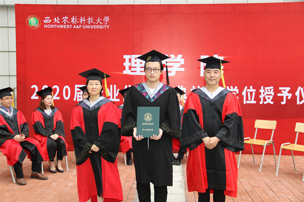学位授予（第三组）.jpg