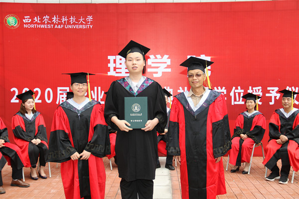 学位授予（第四组）.jpg