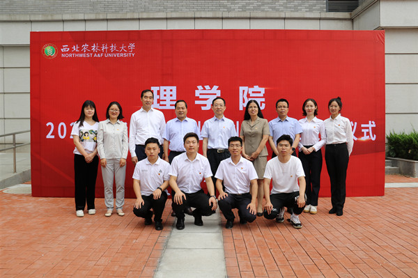 工作人员合影.jpg
